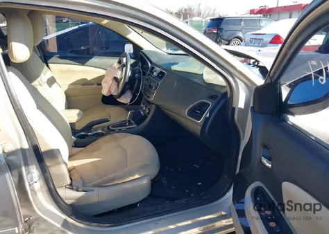 2013 Chrysler 200 Touring z USA, uszkodzony, nr VIN 1C3CCBBG0DN678562